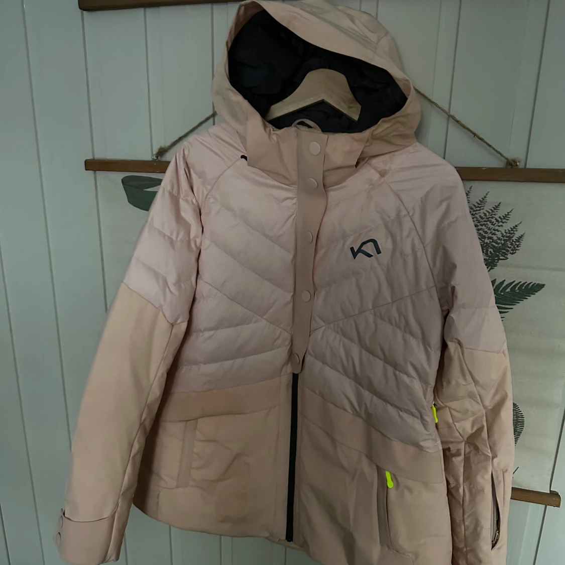 Ljusrosa dunjacka från Kari Traa