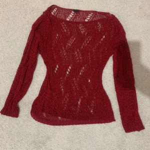 Röd hålstickad tröja - Så unik tröja, storlek XS-S, bra skick❤️ 