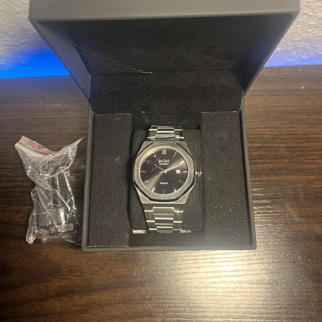 Silverfärgad klocka från Éclat Sweden - 90