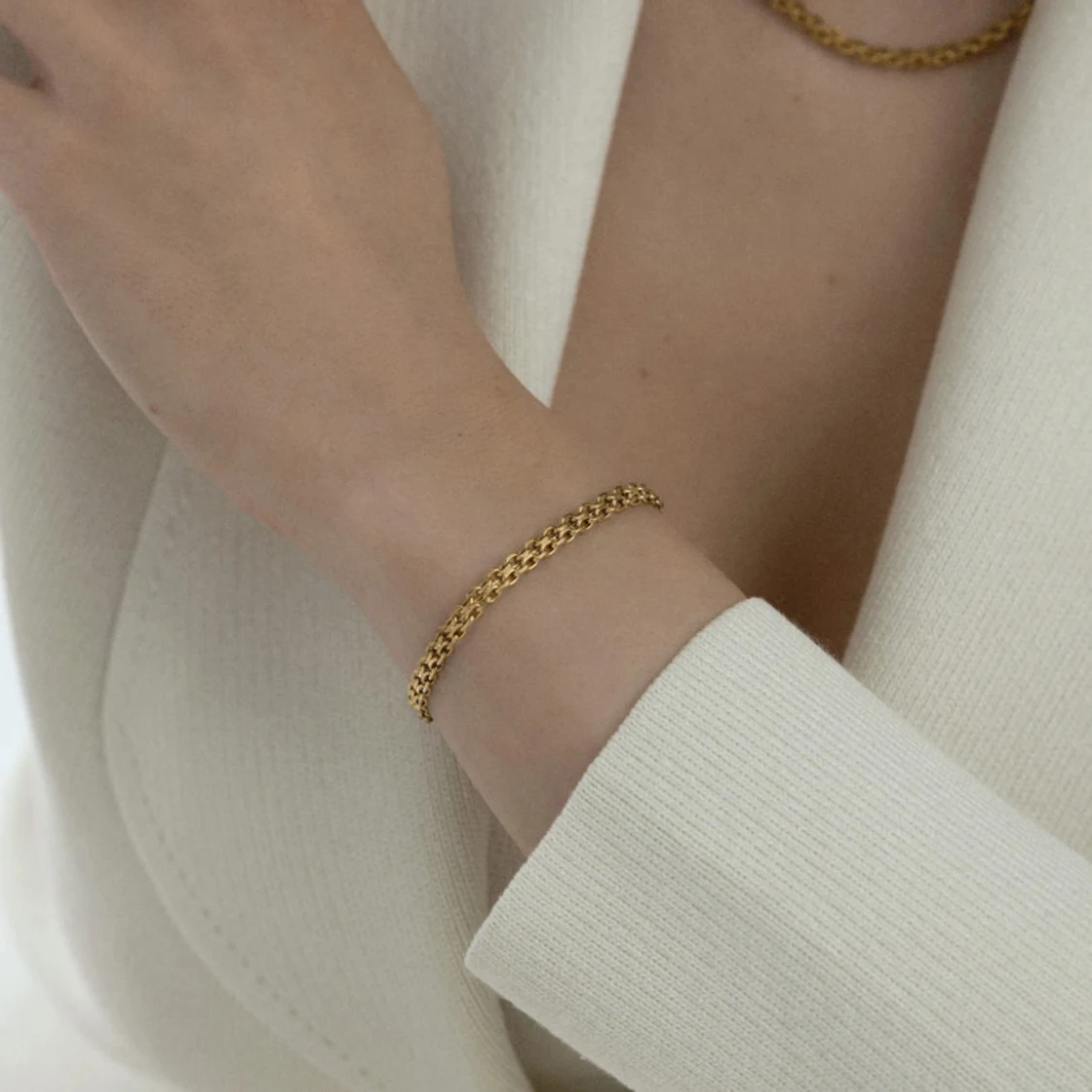 Elegant guldarmband och halsband från Mockberg