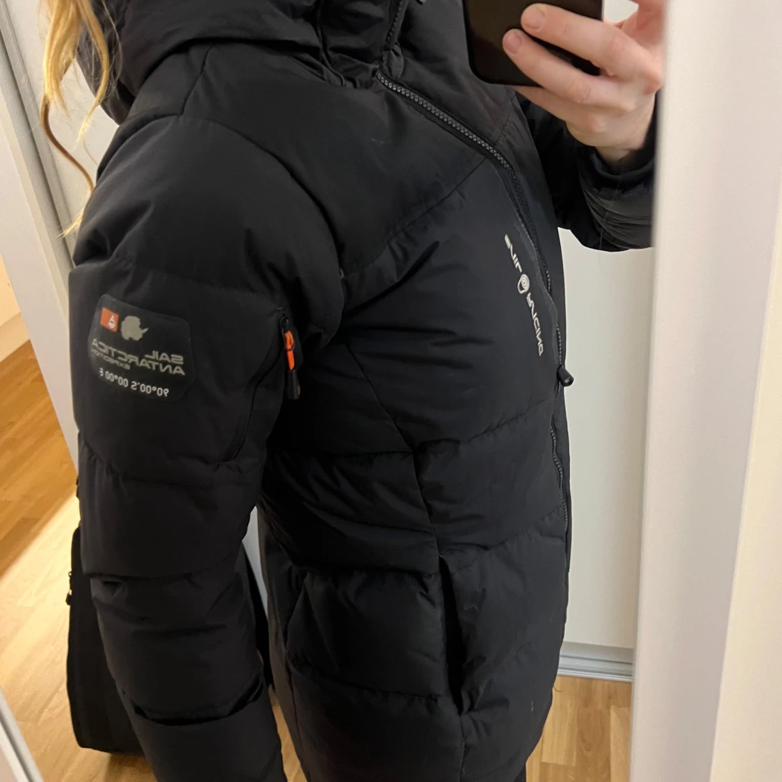 Svart dunjacka Sail Racing - 90