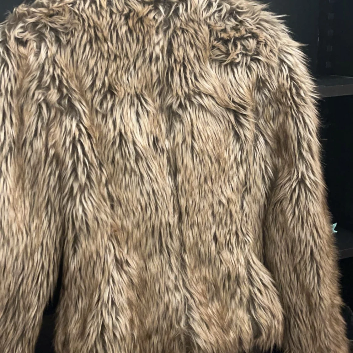 Beige pälsjacka med bälte - 90