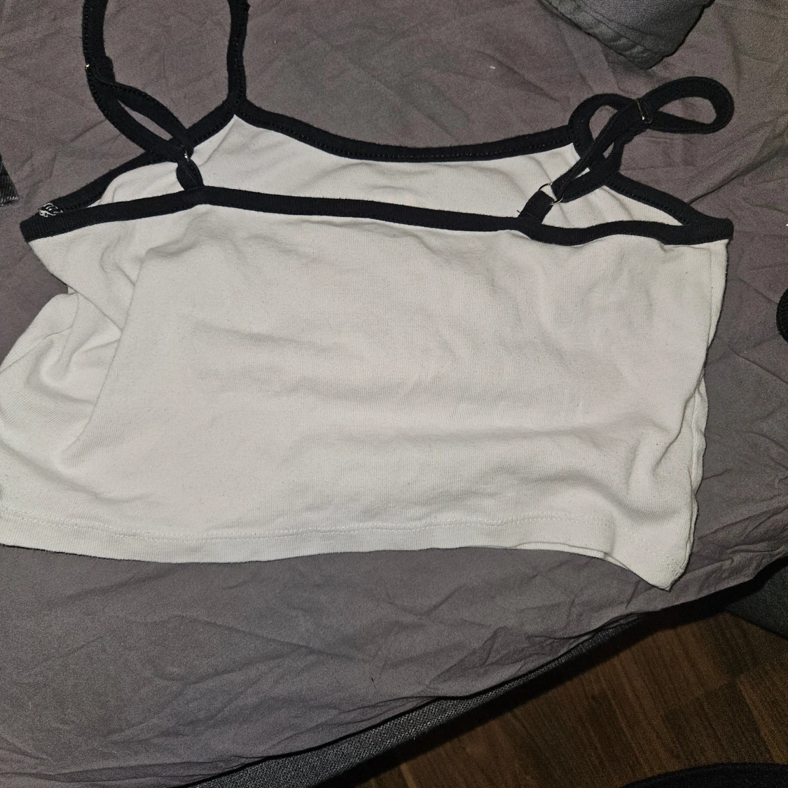 Vit och svart linne från Divided - 91