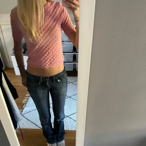 Rosa stickad topp  - Säljer en superfin rosa stickad topp från Zara. Den har jätte fint mönster och ör i bra skick