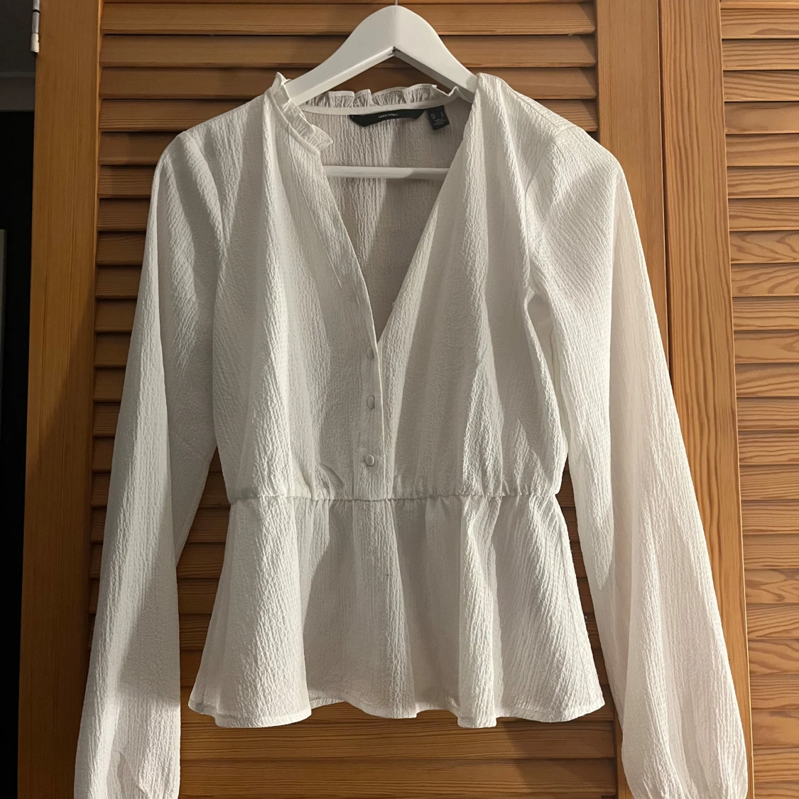 vit blus från vero moda