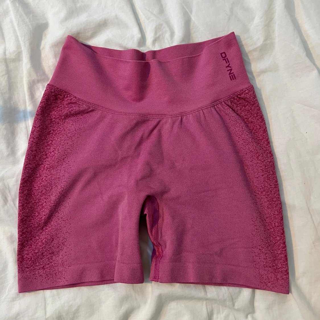 Rosa träningstights från DFYNE - 91