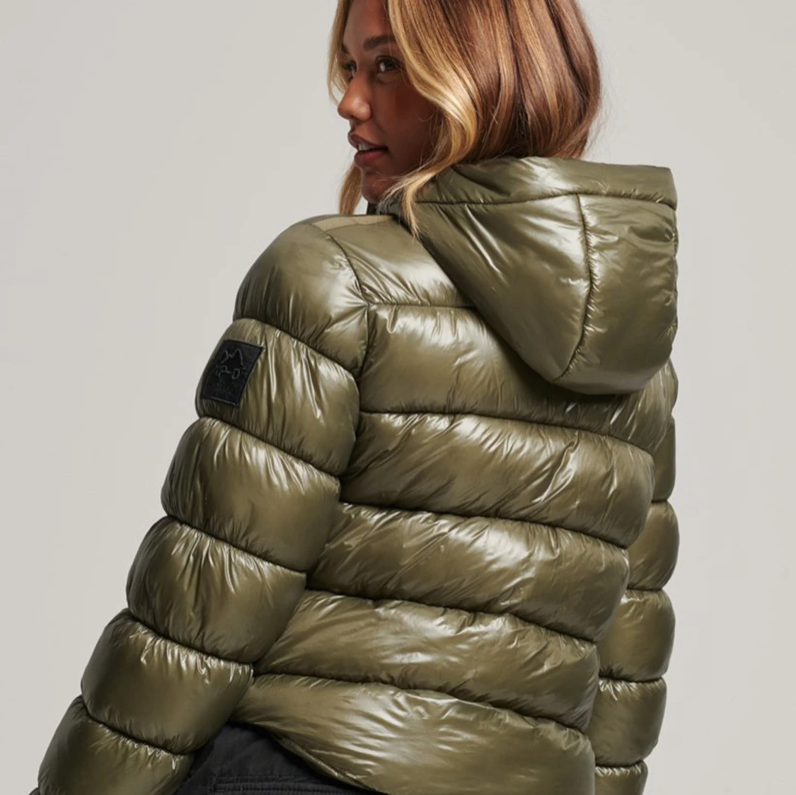 Olivgrön pufferjacka med huva - 90