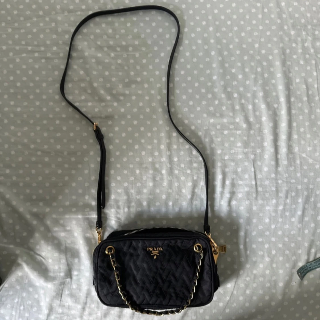 Svart quiltad väska från Prada - 92