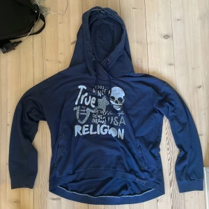 True religion hoodie💸 - Står XL men sitter typ som M i längd riktigt fett och perfa nu för vintern 
