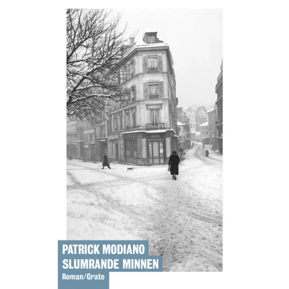 Patrick Modianos senaste roman Slumrande minnen är ett strålande exempel på den »minneskonst» för vilken den franske författaren Patrick Modiano 2014 tilldelades Nobelpriset i litteratur. I romanen väcks minnen från tidigt 1960-tal ur sin slummer och möten med personer, huvudsakligen kvinnor, som hade betydelse för Modiano på olika vis dyker i hans medvetande. Ett mord, där en av kvinnorna är inblandad och där även författaren snart blir medbrottsling, löper som en röd tråd genom boken. Patrick Modiano, född 1945, har med sina starkt personliga romaner, där handlingen nästan alltid utspelar sig i Paris, sedan länge en hängiven publik såväl i hemlandet som utomlands. Modiano har genom åren mottagit en rad litterära utmärkelser och tilldelades 2014 års Nobelpris i litteratur »för den minneskonst varmed han frammanat de ogripbaraste levnadsöden och avtäckt ockupationsårens livsvärld»»vid närmare påsyn är han inte den där tankspridde, milde dagdrömmaren. Utan en tekniskt enastående skicklig författare, makalös framför allt i konsten att kombinera högt och lågt. Kioskdeckare och poesi, en chanson av Piaf, en strof av Apollinaire; allt fogas samman till en mosaik som är så fulländad att man ibland tar den för självklar och inte ser det mästerliga hantverket. ... Det fina är ju att man aldrig blir färdig med detta författarskap; saknaden som infinner sig när man läst ut en bok dämpas av insikten att man när som helst kan läsa om hans tidigare.»Dagens Nyheter»Det är som att jag får bättre syn på saker efter att ha läst hans böcker, lite som att skärpan på omgivningen ställs in, för varje ord är liksom en viktig ledtråd i hans text. ... Jag gillar detta.» Kulturnytt, P1 »Och visst är även Slumrande minnen en form av vittnesskildring. Men kanske inte riktigt som Modiano hade tänkt sig. För snarare än de udda existenser som han så skickligt målar fram, är det porträttet av författaren själv in spe som drabbar starkast. Eller så var det just så det var tänkt.»Svenska Dagbladet»Modianos minnesregim bärs upp av hans smidiga och suggestiva stil, där det relativa samspelar med det absoluta. Utan möda kan han med en enda formulering förflytta läsaren till en lika svunnen som avundsvärd ungdom: Jag var länge förvissad om att äkta möten bara kunde uppstå på gatan .»Göteborgs-Posten»Man läser och hisnar. Det är stor litteratur i en enkel, exakt men anspråkslös prosa, tryggt översatt av rutinerade Anna Säflund-Orstadius. Precis som vanligt.»BTJ-häftet Format Danskt band Omfång 100 sidor Språk Svenska Förlag Elisabeth Grate Bokförlag Utgivningsdatum 2018-09-26 Medverkande Anna Säflund-Orstadius Medverkande Leif Thollander ISBN 9789186497637 . Böcker.