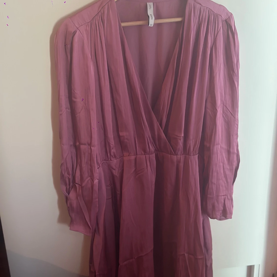 Lila omlottklänning från MNG - 1