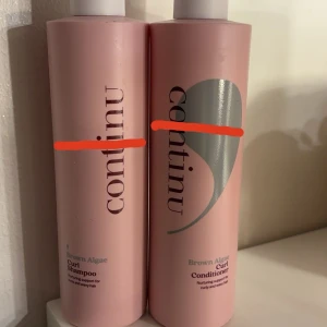 Schampo och balsam för lockigt/vågigt hår💗 - Säljer schampoo och balsam ifrån continu för lockigt/vågigt hår💗Strecken visar hur mycket produkt som finns kvar. 60kr för båda 