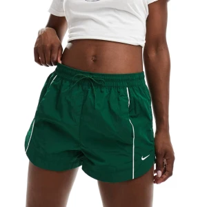 Nike shorts - Nypris var drygt 500kr, använda ca 5 gånger och är därmed i väldigt bra skick