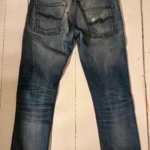 nudie jeans - skitsnygga! ganska slitna men ändå super coola!