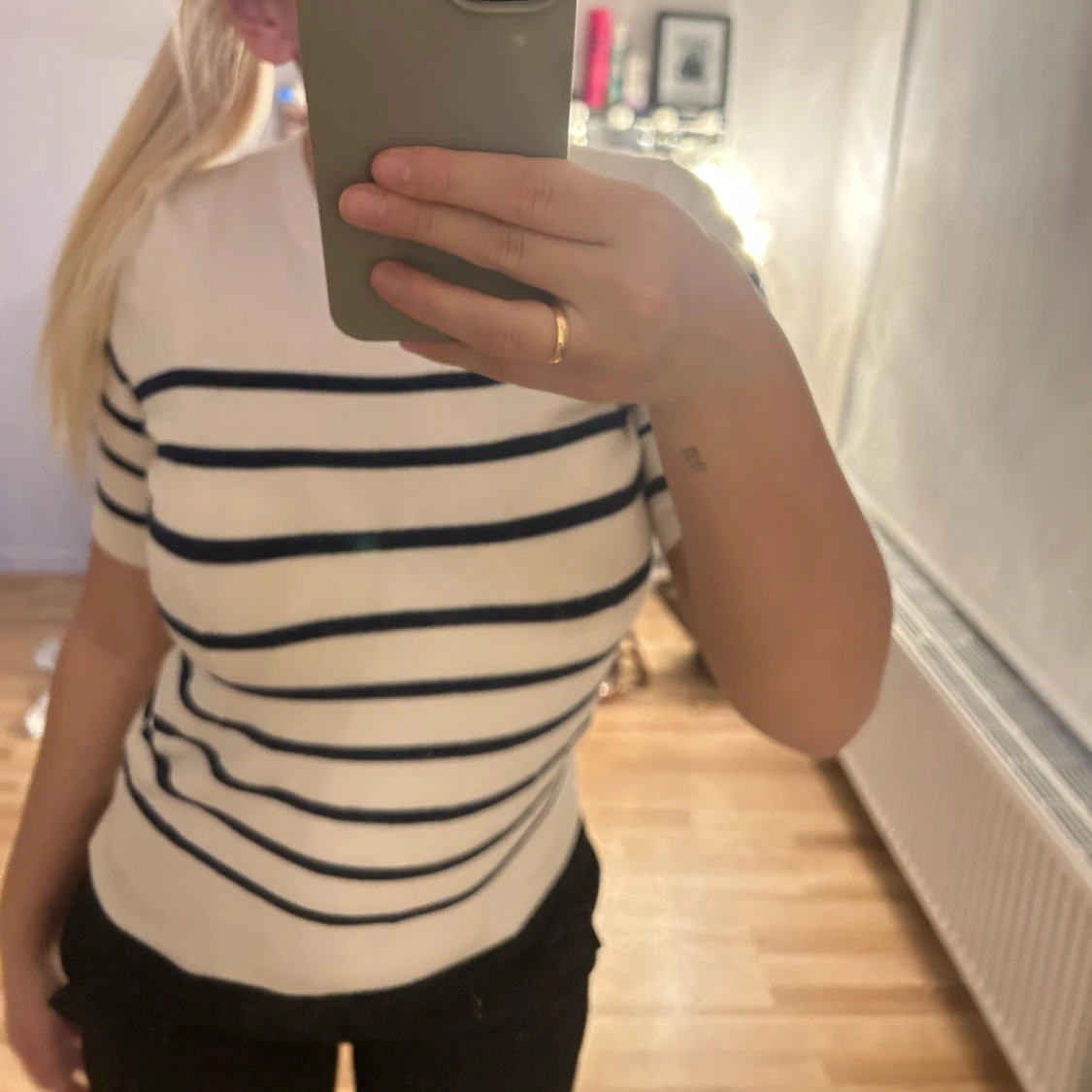 Vit och blå randig topp