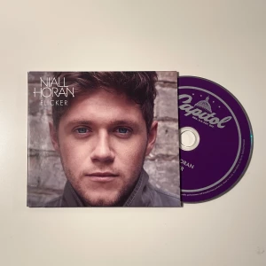 Niall Horan Flicker CD - Tryck på köp nu!! Säljer då den inte kommer till användning. Skivan är spelad ett fåtal gånger och har endast använts som dekoration och är därför i nyskick. Nypris 169kr. 