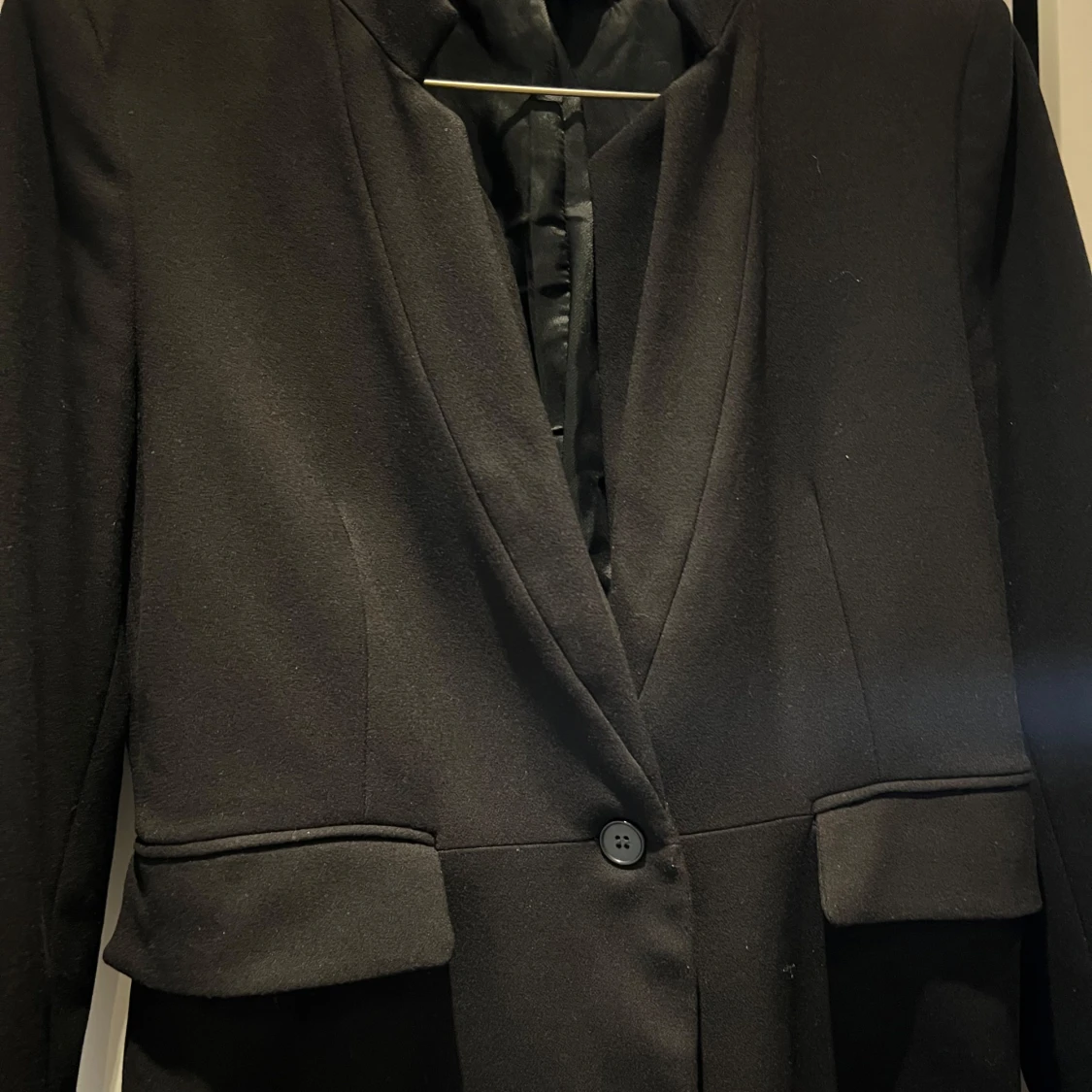 Svart kavaj med knapp - 1