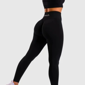 Svarta leggings från Peach - Snygga svarta leggings från Peach med hög midja och scrunch-detalj bak. Perfekta för träning eller en avslappnad dag. Tillverkade i ett stretchigt material för bästa komfort.