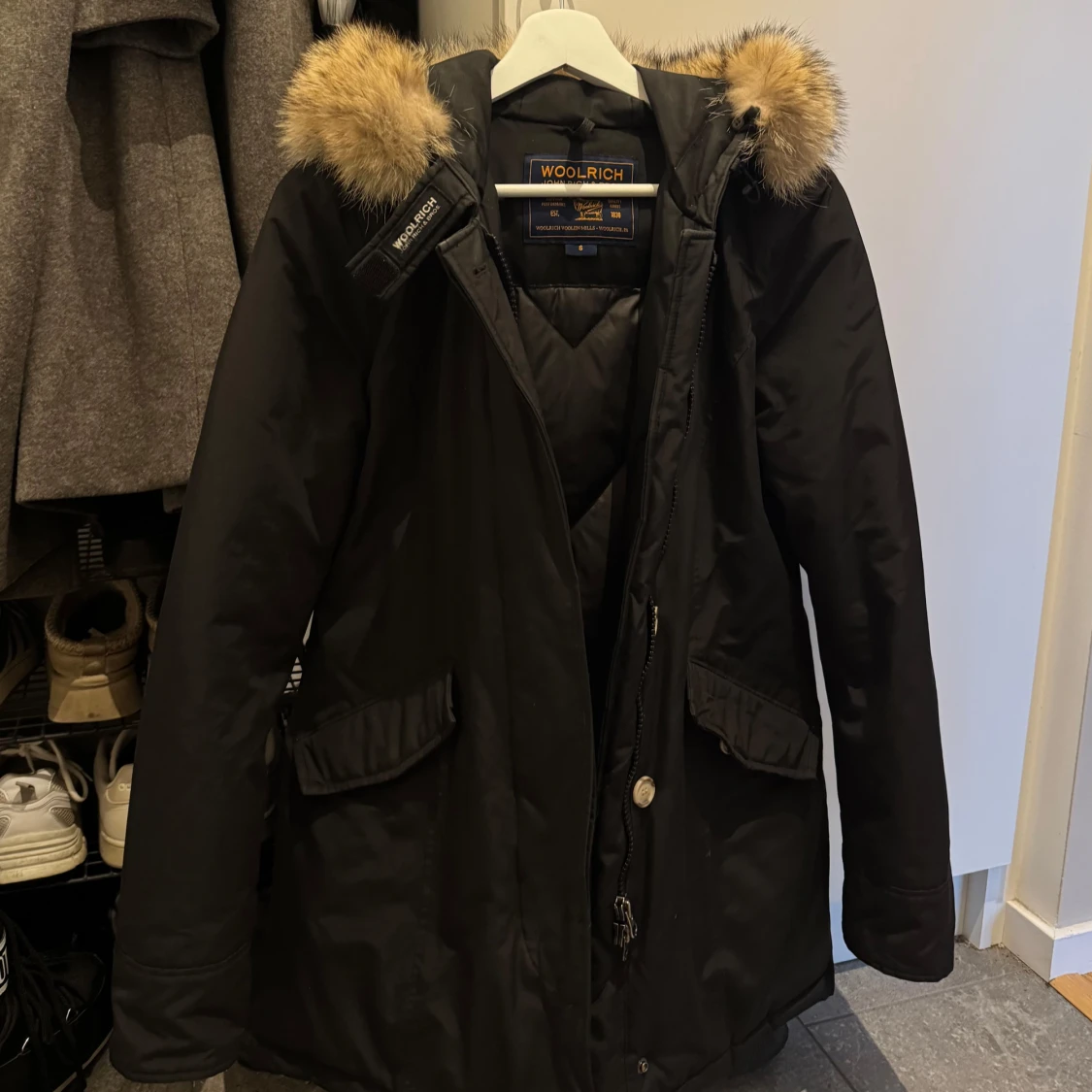 Svart parkajacka från Woolrich