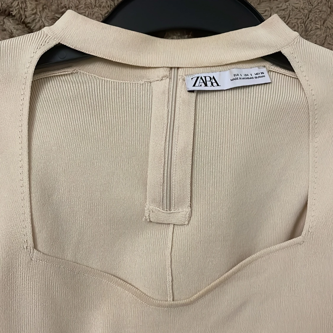 Beige långärmad chokertopp från Zara - 4