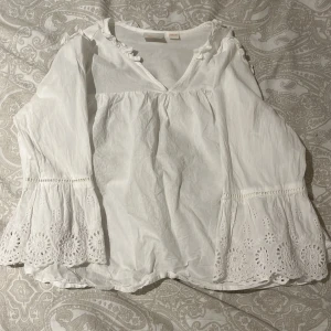 Blus Gina Tricot - En tun blus från Gina Young i storlek 158/164 