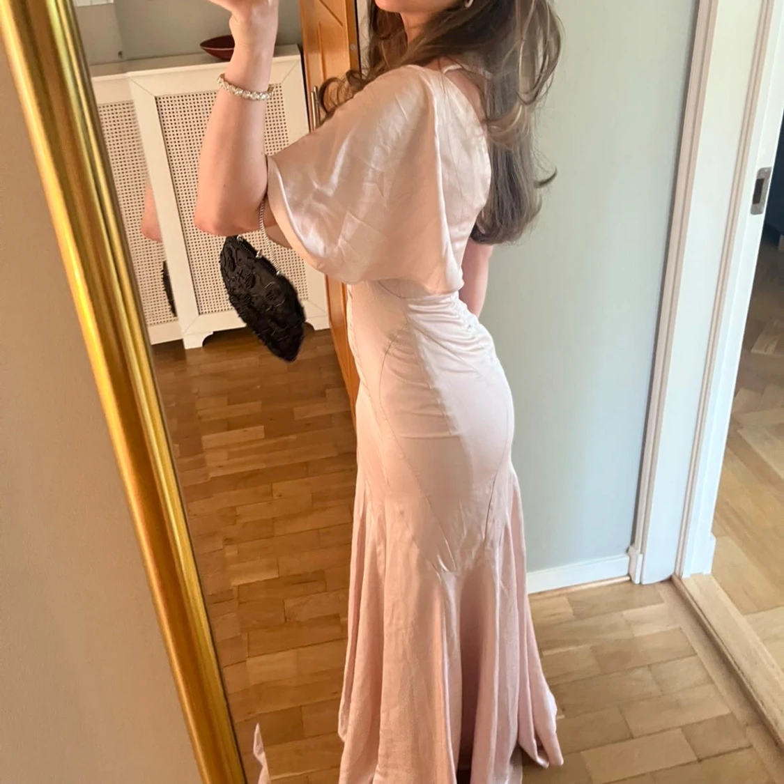 Ljusrosa långklänning med v-ringning - 2