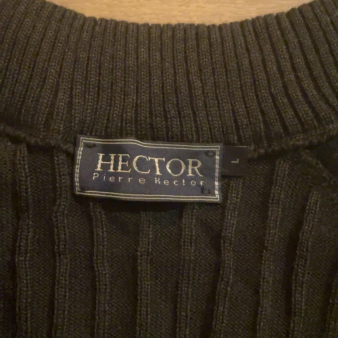 Svart ribbad kofta från Pierre Hector - 1