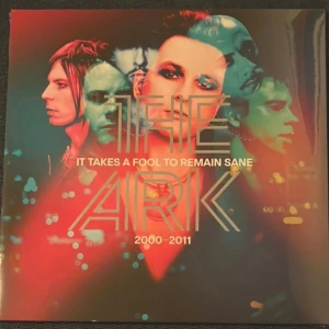 The Ark - It Takes a Fool to Remain Sane 2000-2011 2LP vinyl - Säljer ett album av The Ark med titeln 'It Takes a Fool to Remain Sane 2000-2011'. Dubbelvinyl, oöppnad, ospelad