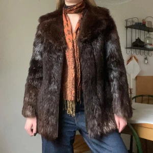 Brun pälsjacka - otrolig jacka i äkta päls! varm & trevlig!