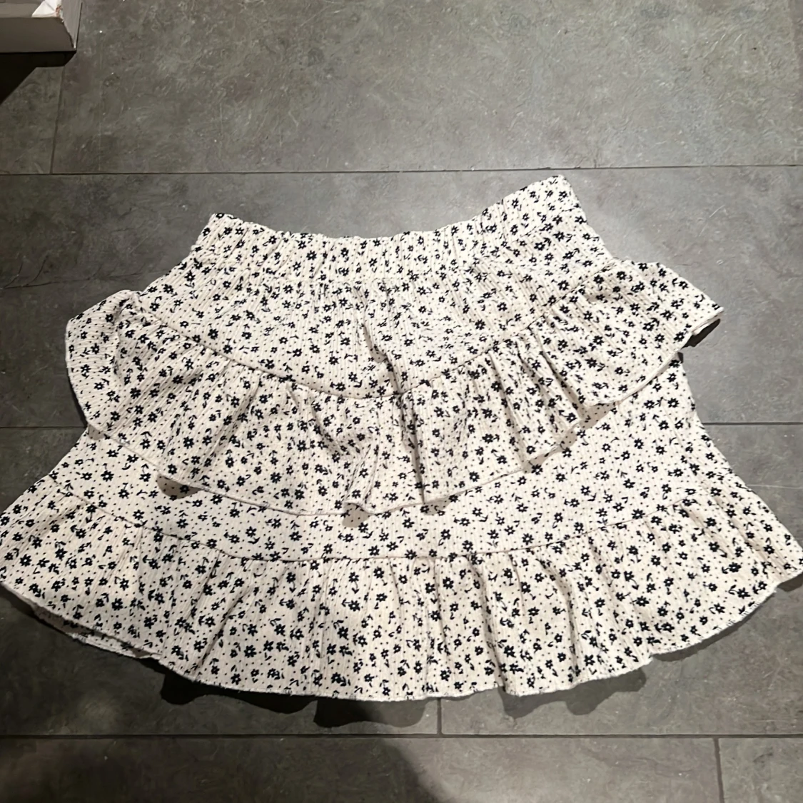 Blommig volangkjol från Zara - 1