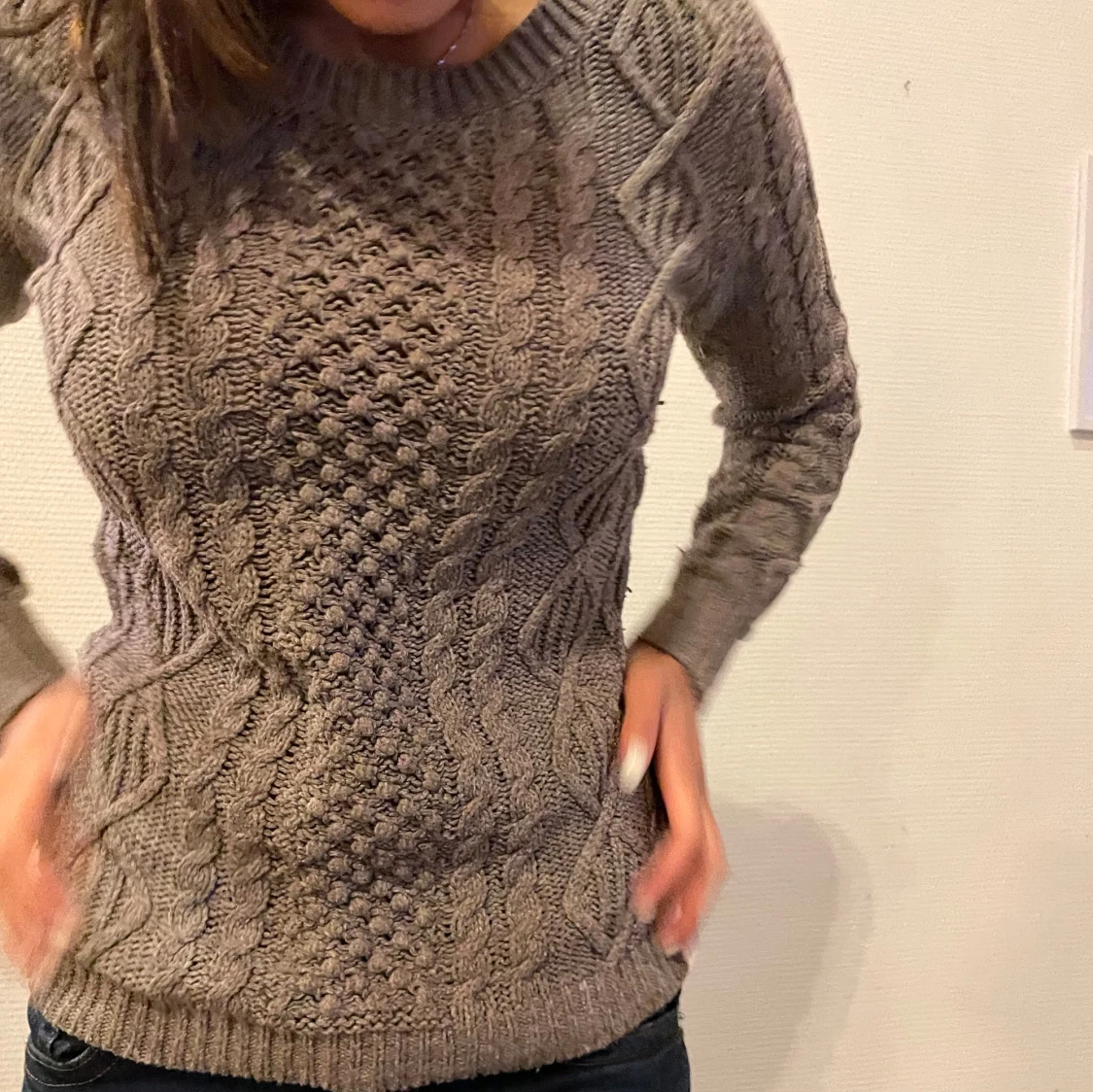 Brun stickad tröja