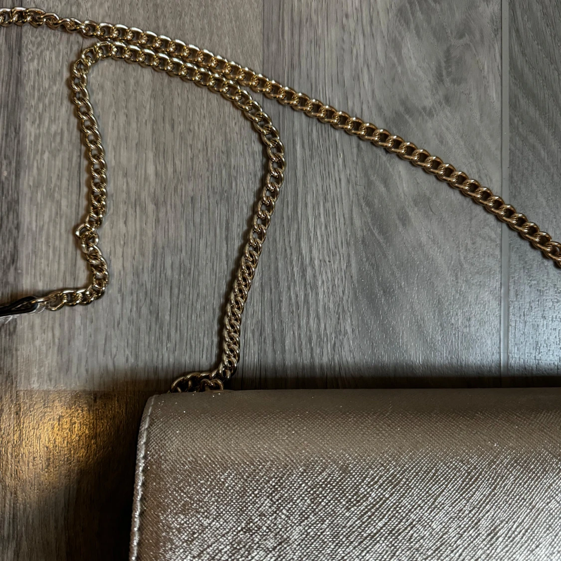 Guldfärgad väska - 90