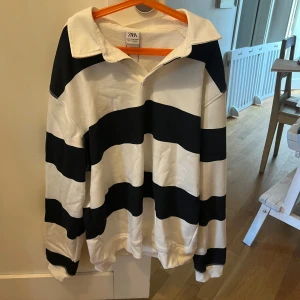 Zara tröja - Säljer helt ny zara tröja då den inte kom till användning Skick10/10 Storlek:m