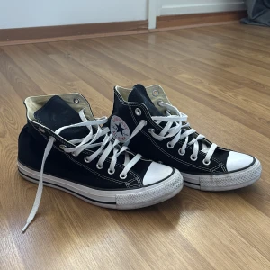 Converse skor - Lite använda, men bra skick!💕