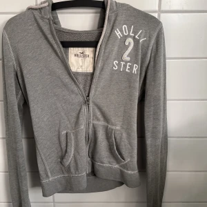 Hoodie Hollister  - Hoodie, gråfrag. Använt men i bra skick