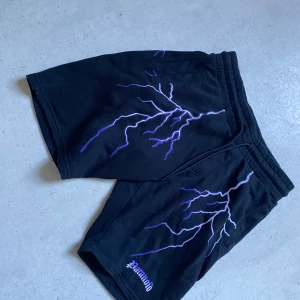 Shorts - Säljer dessa shorts med märke FSBN, storlek S