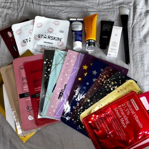 Ansiktsmasker - Säljer massor av ansiktsmasker från bland annat Lyko, starskin, beauty pro, sence osv. Säljer alla sheetmasks och lipmasks för 15kr/st (billigare för fler) och krämmaskerna för 50kr/st. Kan även köpa till mask spatula för 30kr🫶🏼 Skriv för fler bilder💗