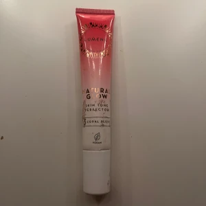 Lumene glor blush - Färgen coral blush, provad en gång, den är smutsig eftersom det har varit larm där