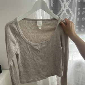 Långärmade toppar  - Långärmade toppar för 40 kr styck. Alla passar S.