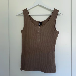 Pieces linne - Superfina linne från pieces, säljer den på grund av att den var för stor och kunde inte lämna tillbaka den. Nypris 149kr 