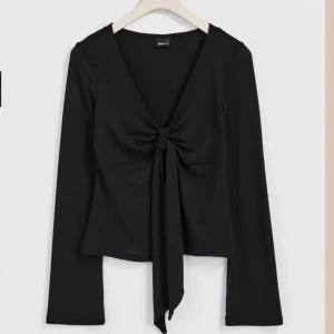 Gina tricot tröja💕 - Säljer min helt nya Gina tröja, endast andvänd 1 gång. Såklart tvättad🙏🏻 nypris 299kr😍