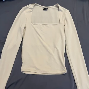 Tajt tröja från gina - En tajt långärmad tröja från gina tricot i storlek XXS ❤️