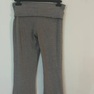Gråa yoga pants - Använd cirka 15 gånger. 