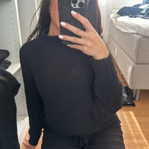 Svart tröja - I bra skick. Aldrig använt