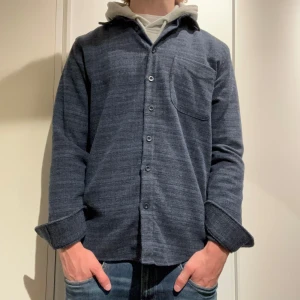 ZALANDO OVERSHIRT - Overshirt från zalando som är grym till hösten skicket är bra och inga defekter eller liknande!  Tveka inte på att höra av er!