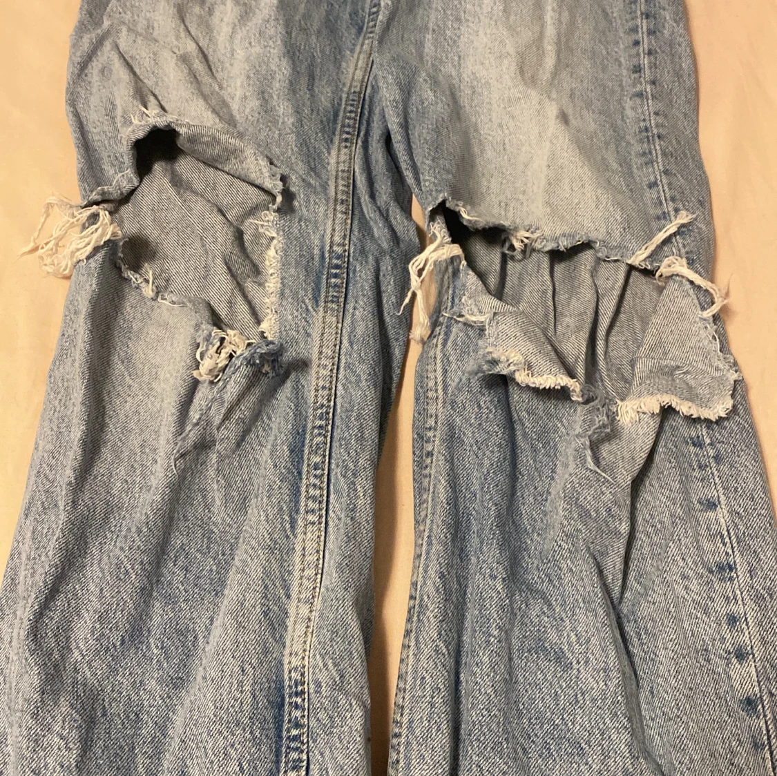  Ett par blåa high waist Jeans från Gina Tricot - 91