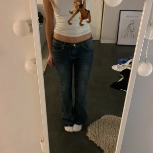Lågmidjade bootcut jeans  - Supersnygga 🕺 passar mig som har 36/38 i byxor 
