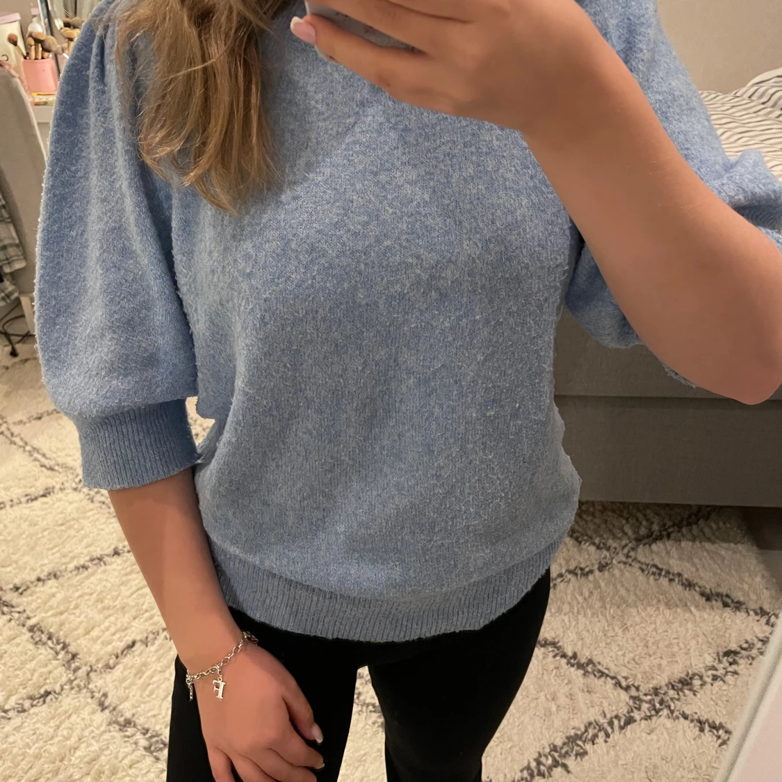 Ljusblå stickad t-shirt