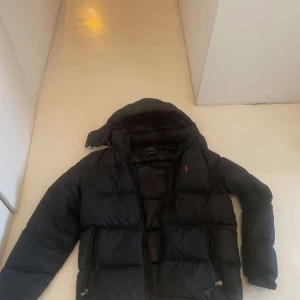 Ralph lauren jacka  - Bra skick använder ej perfekt för vintern som kommer 