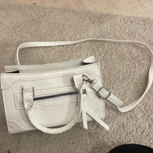 Väska  - Aldrig andvänd 